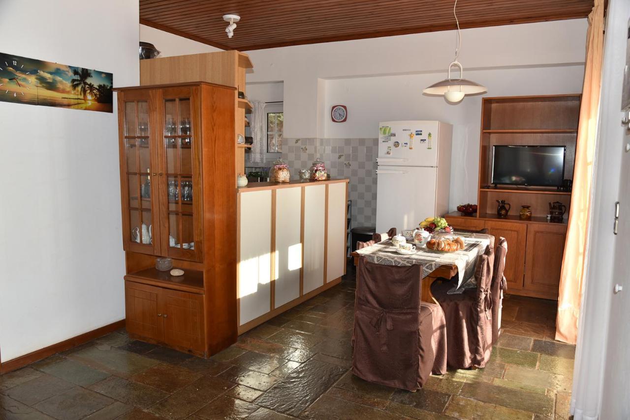 Irene'S Beach Front House Vromopousi Esterno foto