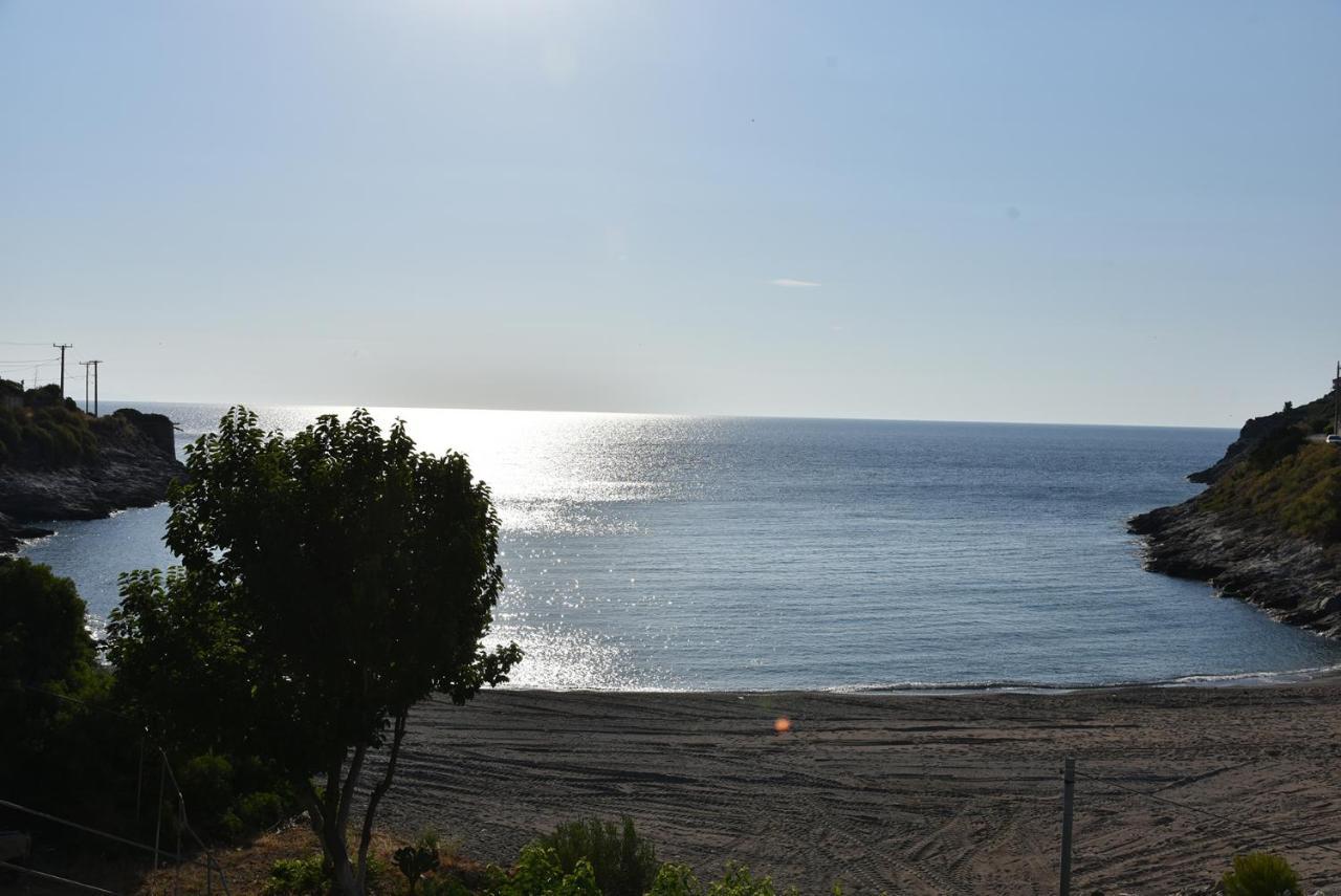 Irene'S Beach Front House Vromopousi Esterno foto