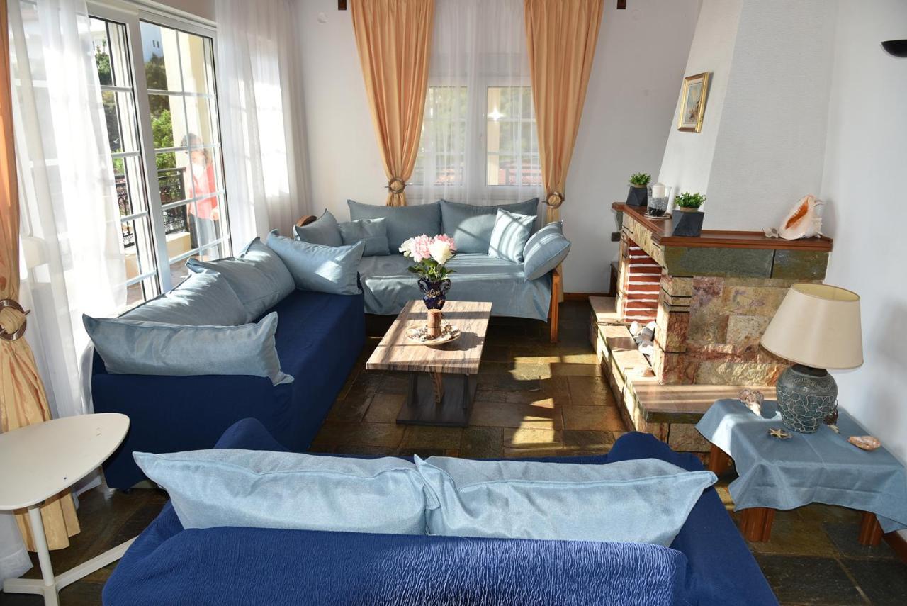 Irene'S Beach Front House Vromopousi Esterno foto