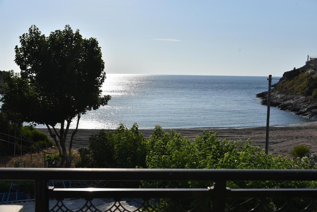 Irene'S Beach Front House Vromopousi Esterno foto